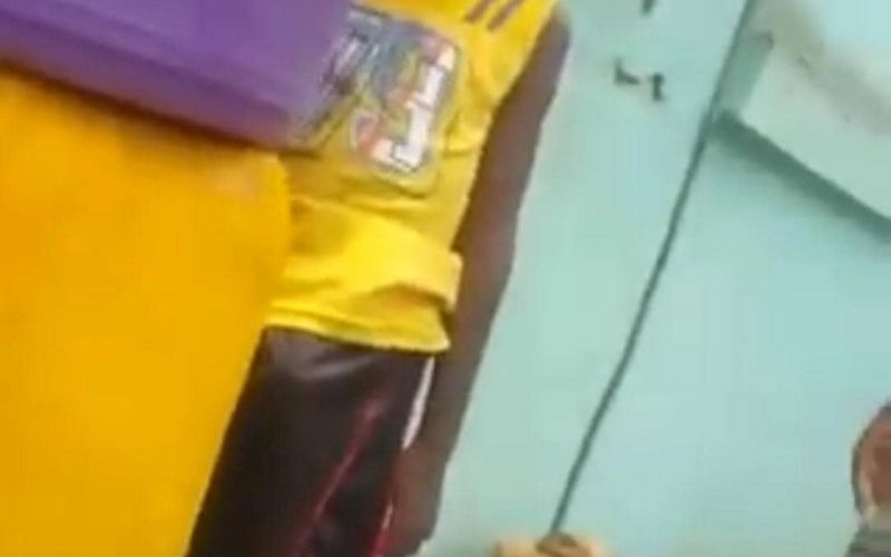 Un-enfant-avale-le-viagra-de-son-pere-ses-tantines-curieuses-de-voir-le-resultat-video