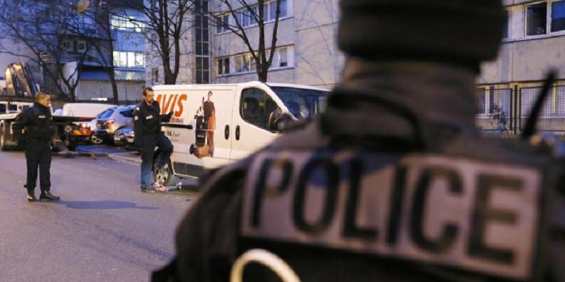 Un-mari-violent-tabasse-sa-femme-infidele-et-la-force-a-decapiter-son-amant