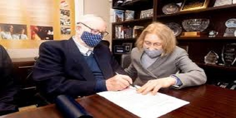 Un-milliardaire-decide-de-mourir-fauche-et-fait-don-de-toute-sa-fortune