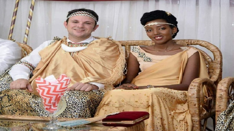 Un-milliardaire-italien-cree-la-surprise-dans-la-vie-dune-Burundaise