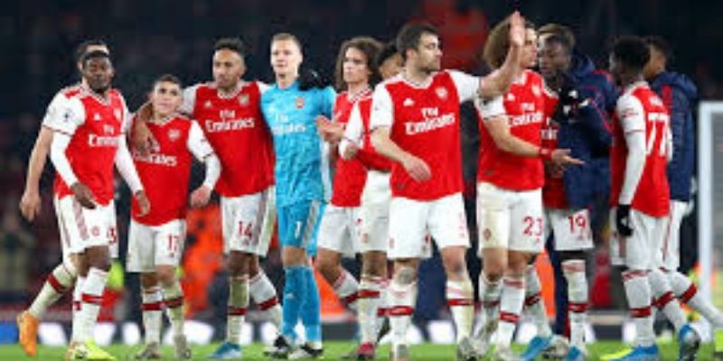 Un-nouveau-maillot-pour-Arsenal-inspire-des-annees-1990