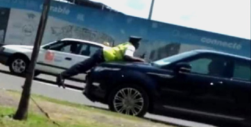 Un-policier-percute-et-traine-par-un-chauffeur-de-taxi