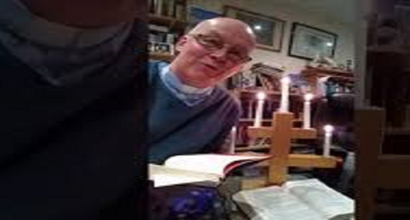 Un-pretre-a-failli-prendre-feu-lors-dun-sermon-en-ligne-video