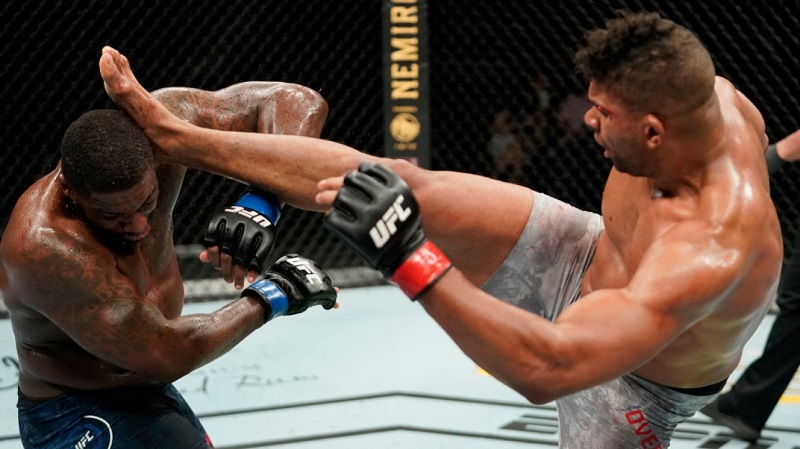 Un-tournoi-de-MMA-finit-par-un-KO-radical-video