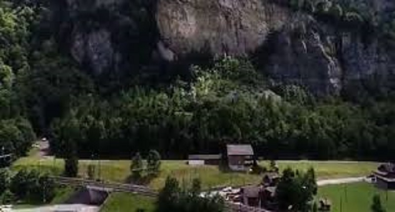 Un-village-suisse-risque-10-ans-dexil-a-cause-dun-depot-de-munitions