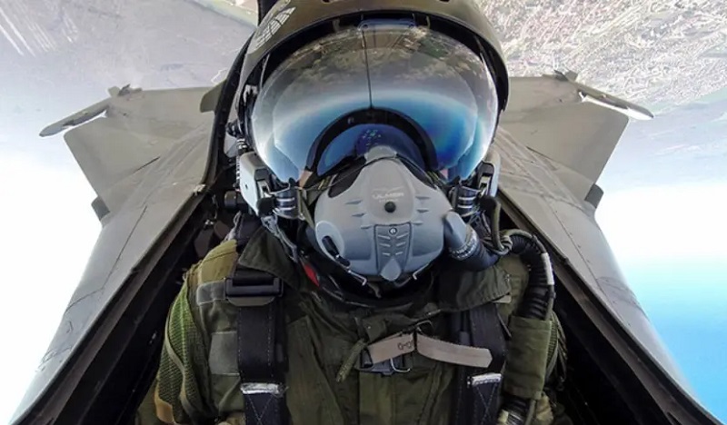 Une-Afro-Americaine-marque-lhistoire-en-devenant-pilote-de-chasse-au-sein-de-lUS-Navy-photos