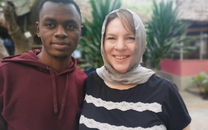 Une-Americaine-de-46-ans-arrive-au-Nigeria-pour-epouser-un-homme-de-23-ans-quelle-a-rencontre-sur-Instagram