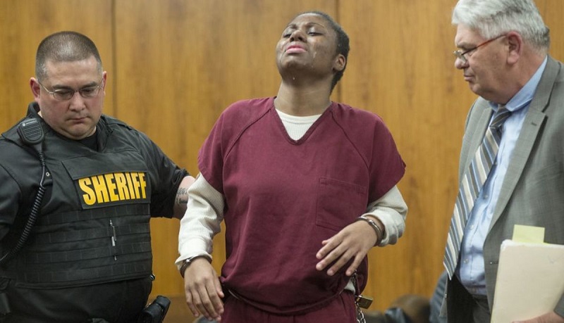 Une-adolescente-de-17-ans-viole-un-jeune-homme-sous-la-menace-dun-couteau