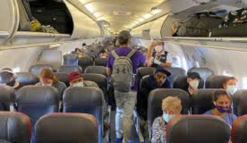 Une-altercation-sur-le-port-du-masque-en-avion-se-termine-au-poste-de-police