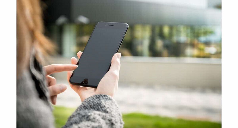 Une-enseignante-condamnee-pour-avoir-envoye-ses-photos-nues-a-des-eleves-de-13-ans