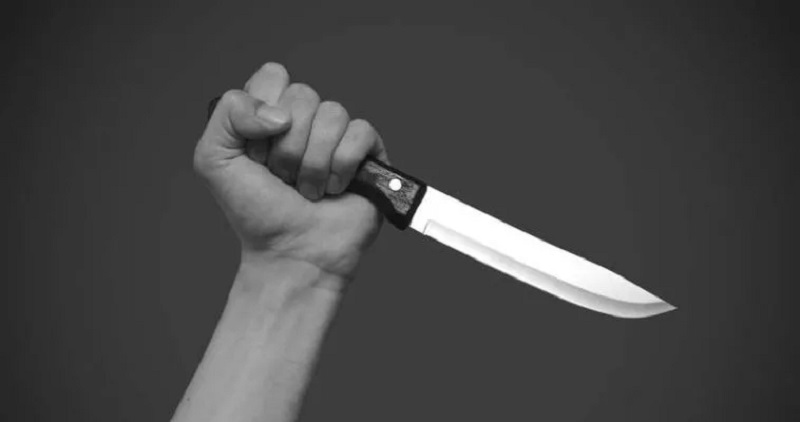 Une-jeune-fille-de-18-ans-poignardee-a-plusieurs-reprises-pour-un-mauvais-regard