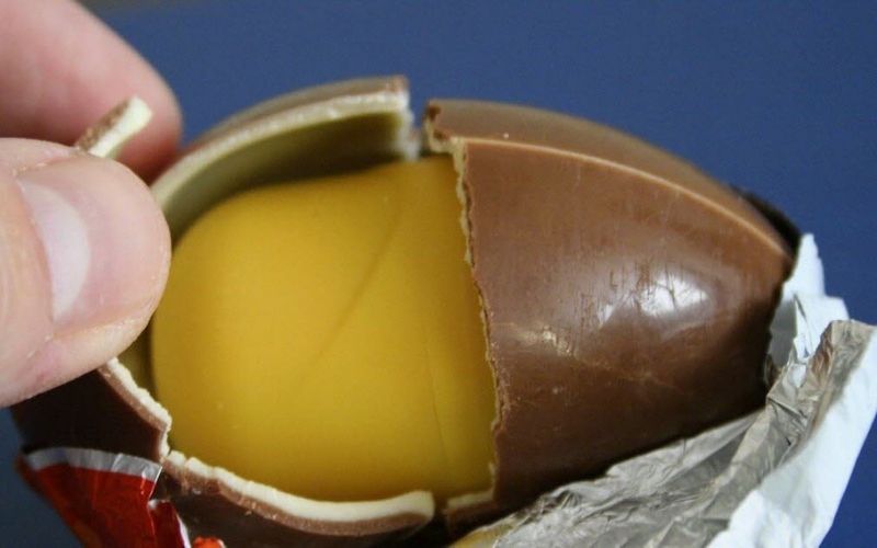 Une-mere-cache-plus-d1-million-FCFA-de-cocaine-dans-des-oeufs-en-chocolat