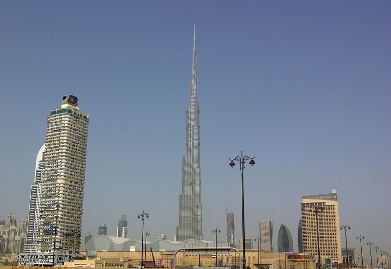 Une-photographe-russe-se-tue-en-chutant-dun-rocher-a-Dubai