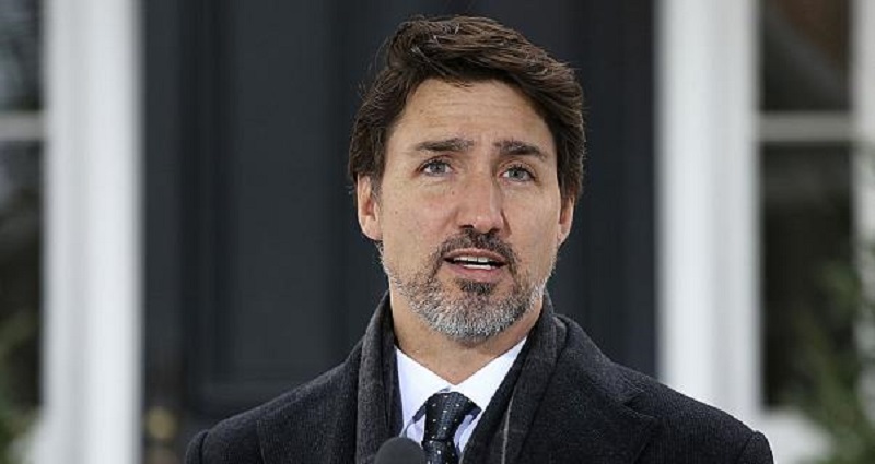 Une-statue-du-pere-de-Justin-Trudeau-vandalisee-au-Canada-photo