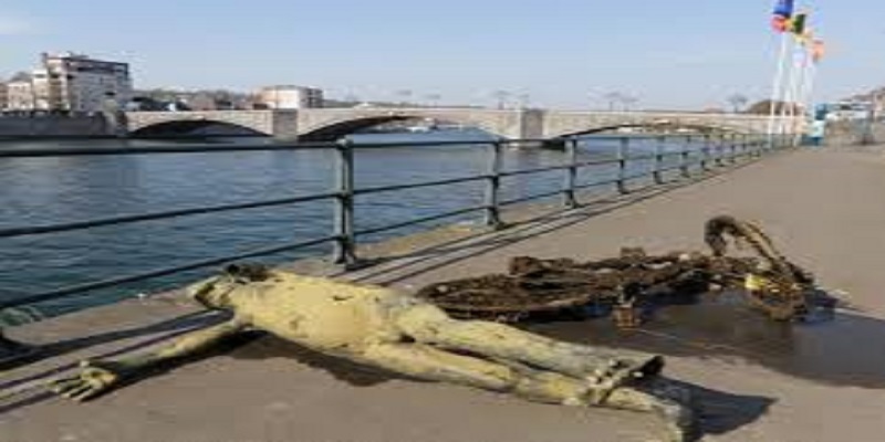 Une-statue-en-bronze-volee-denviron-16-millions-de-FCFA-retrouvee-dans-la-Meuse-attachee-a-un-velo