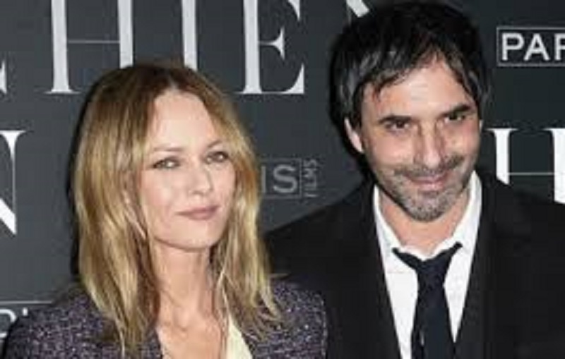 Vanessa-Paradis-une-video-de-son-mari-Samuel-Benchetrit-cree-polemique-sur-la-toile