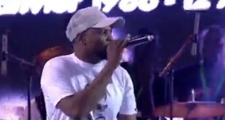 Veillee-artistique-Dj-Arafat-Dibi-Dobo-du-Benin-fait-vibrer-le-stade