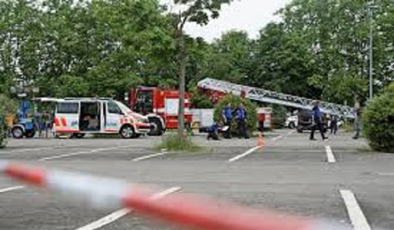 Via-la-camera-de-surveillance-il-voit-son-fils-etrangler-sa-propre-mere