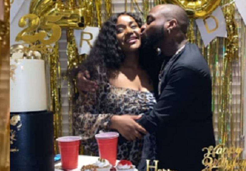 Davido : le chanteur annonce qu'il épousera Chioma en 2023 (vidéo)