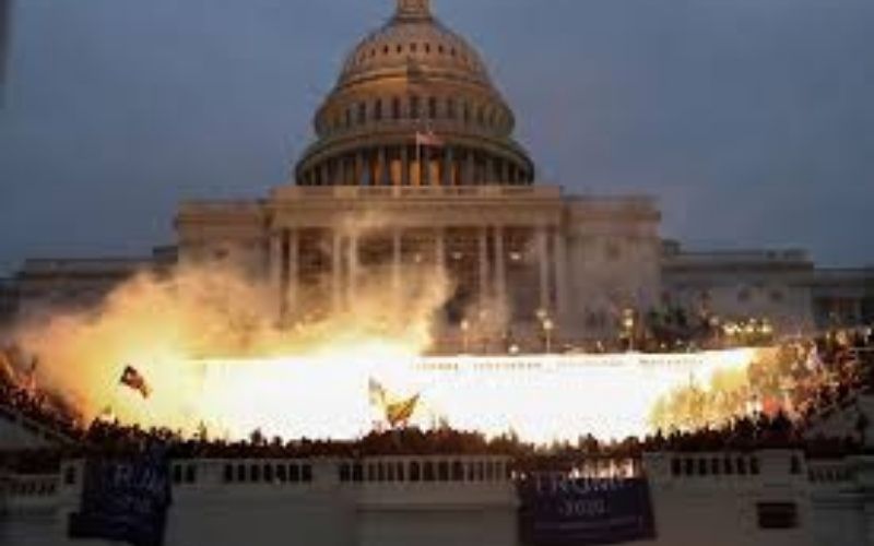 Violences-au-Capitole-des-Chinois-se-moquent-des-responsables-americains