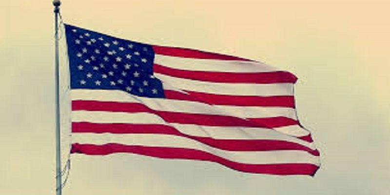 Wisconsin-un-orage-dechire-le-plus-grand-drapeau-americain-du-monde-photo