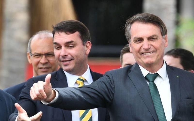 bresil-le-fils-aine-de-jair-bolsonaro-teste-positif-a-la-covid-19