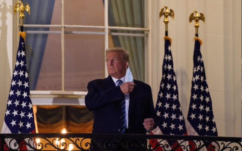 de-retour-a-la-maison-blanche-donald-trump-enleve-son-masque
