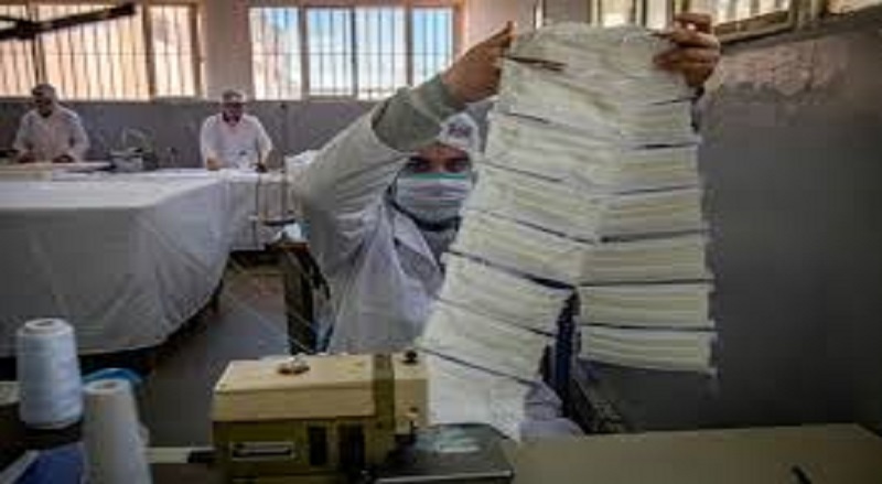 des-detenus-confectionnent-des-masques-de-protection-en-prison