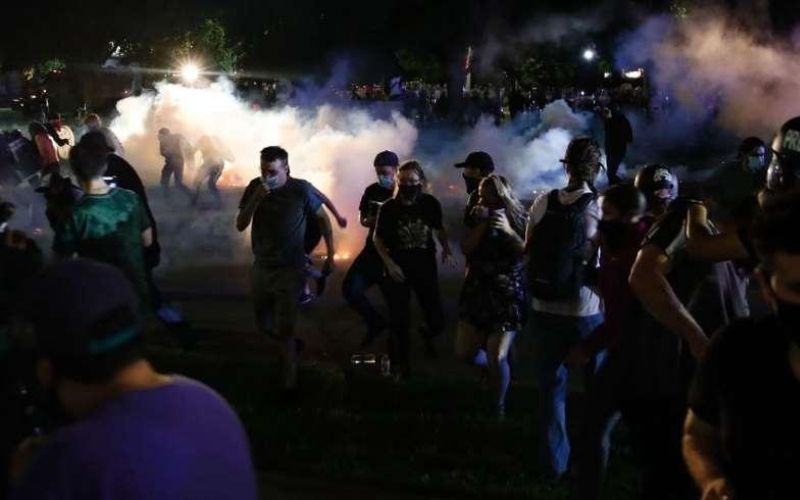 etats-unis-violence-policiere-donald-trump-annonce-des-renforts-contre-l-anarchie-a-kenosha