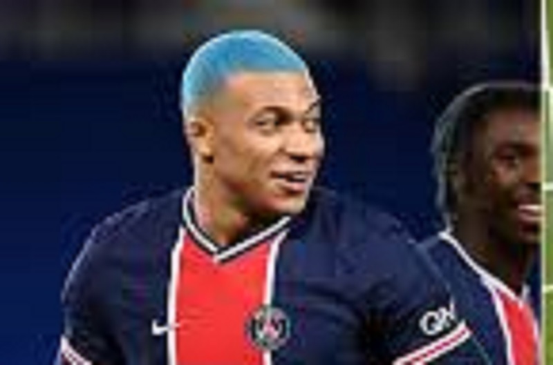 il-adopte-le-meme-type-de-look-que-mbappe-et-se-fait-tondre-les-cheveux