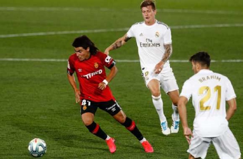 in-Liga-A-15-ans-le-Messi-mexicain-fait-deja-lunanimite