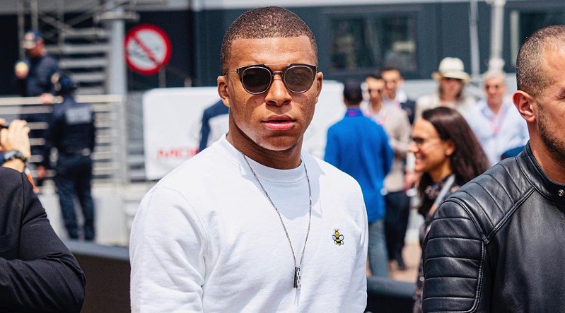 in-Star-Kylian-Mbappe-en-couple-avec-une-ex-de-Neymar