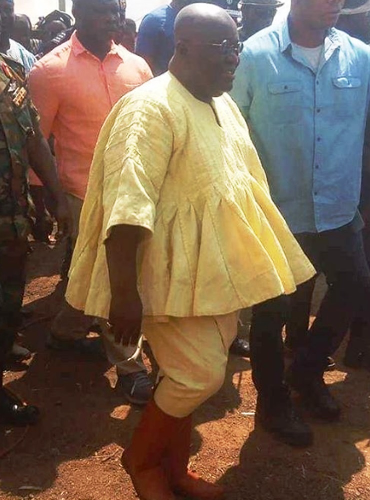 inStylecette-tenue-traditionnelle-du-President-ghaneen-Nana-Addo-fait-sensation