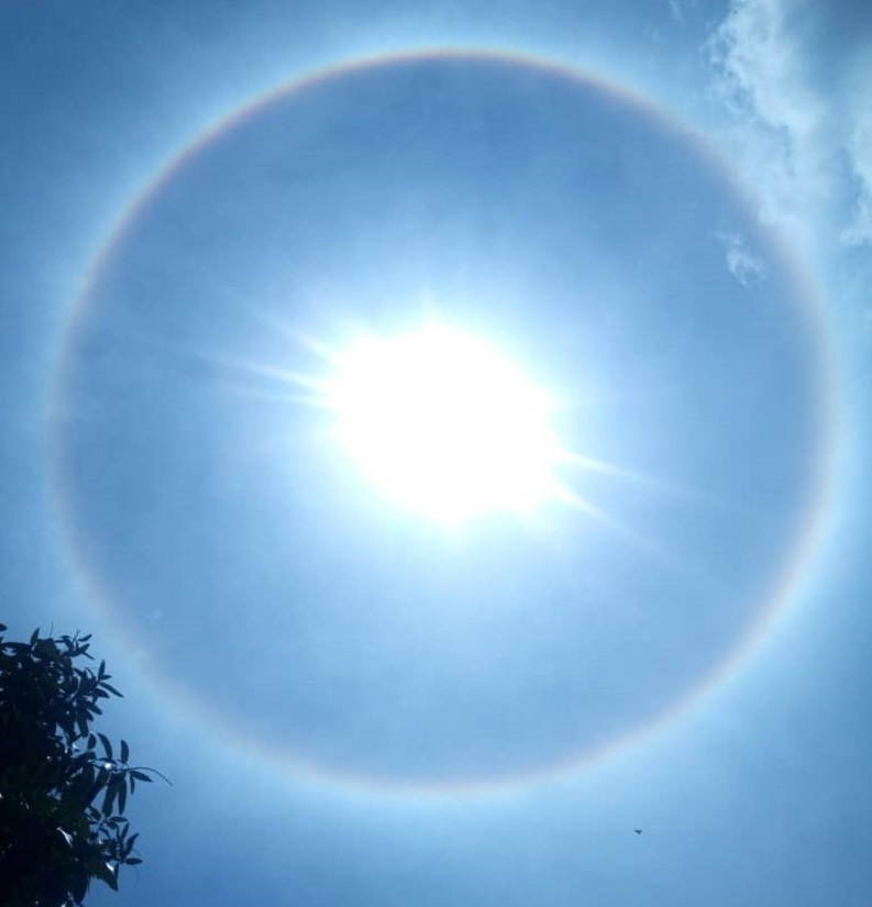 inTogo-un-halo-solaire-apercu-dans-le-ciel-ce-mercredi-27-mai-a-Lome-video-et-explications