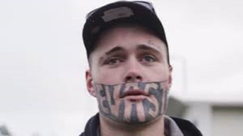 ivreil-se-tatoue-la-moitie-du-visage-et-narrive-plus-a-trouver-du-travail-1