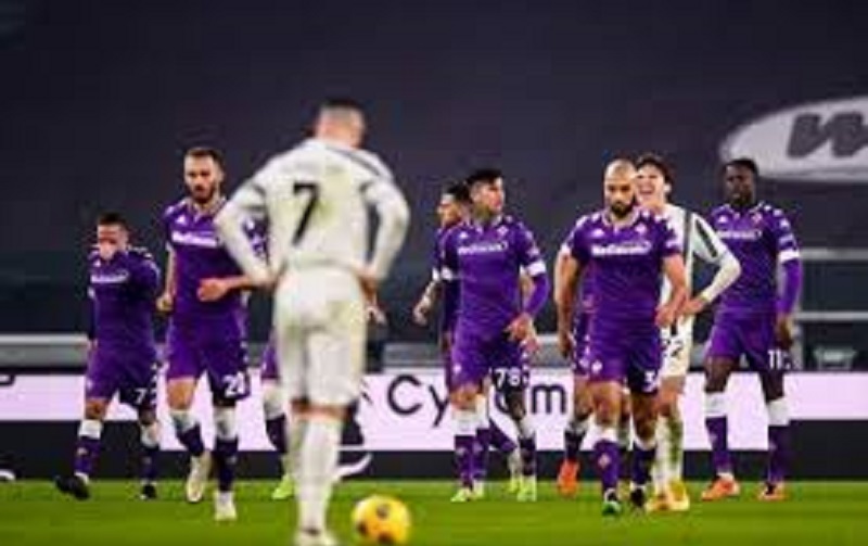 lhommage-dun-cure-aux-buteurs-de-la-Fiorentina-face-a-la-Juventus