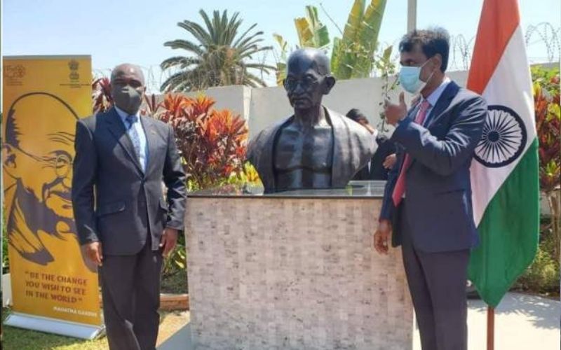 malawi-un-buste-de-gandhi-erige-malgre-de-precedentes-protestations