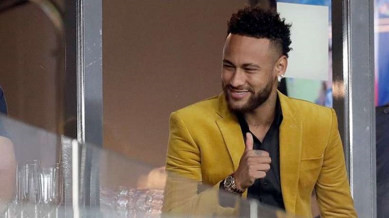 neymar-en-tribunes-lors-du-match-entre-l-argentine-et-le-bresil-en-copa-america_259211