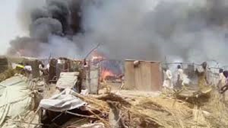 un-incendie-fait-14-morts-dans-un-camp-de-deplaces