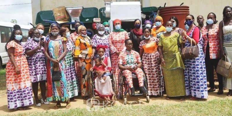 Côte d'Ivoire Bolloré sensible à des femmes handicapées