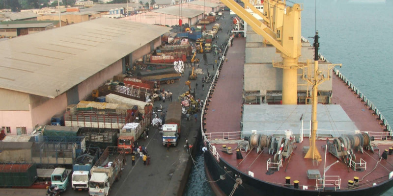 Port de Cotonou - accès interdit aux mineurs