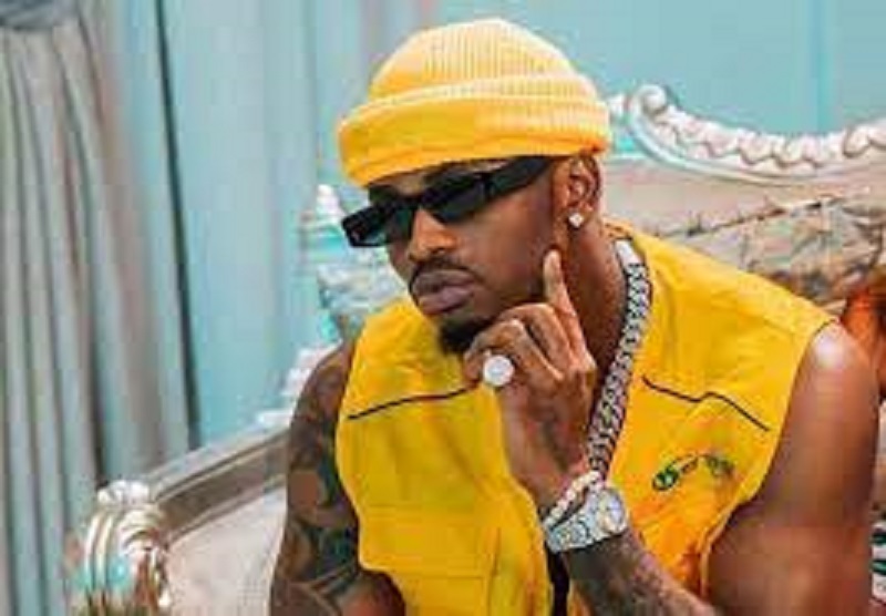 Diamond Platnumz en tenue traditionnelle