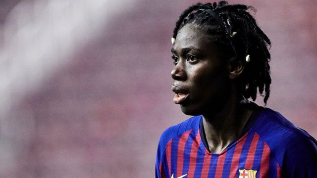 Foot féminin qui est Asisat Oshoala, la 1ère joueuse africaine à remporter la ligue de Champions