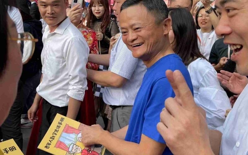 Jack Ma très discret ces derniers mois, le milliardaire fait une brève apparition en public (vidéo)