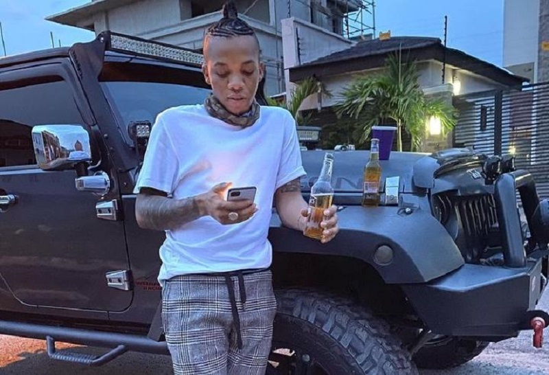 Tekno : l'artiste nigérian fait une chute au skateboard, la toile morte de rire (vidéo)