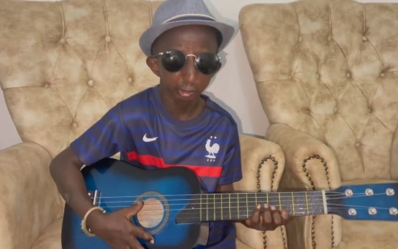 Grand P extrêmement amoureux l'artiste compose une chanson très spéciale pour sa chérie Eudoxie Yao (vidéo)