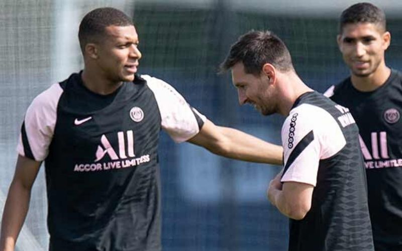 PSG Lionel Messi donne une dernière leçon à Mbappé avant son départ
