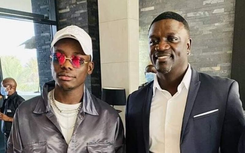 Sidiki Diabaté en compagnie d'Akon, l'artiste annonce une bonne nouvelle