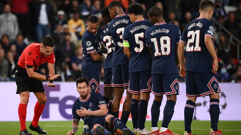 C'est irrespectueux..., Messi dans de sales draps après ce geste derrière le mur du PSG (Photo)