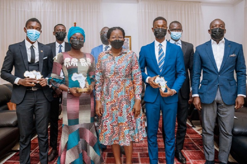 Togo CIGHO Le Premier ministre a reçu les lauréats du concours de plaidoirie ; voici sa surprise